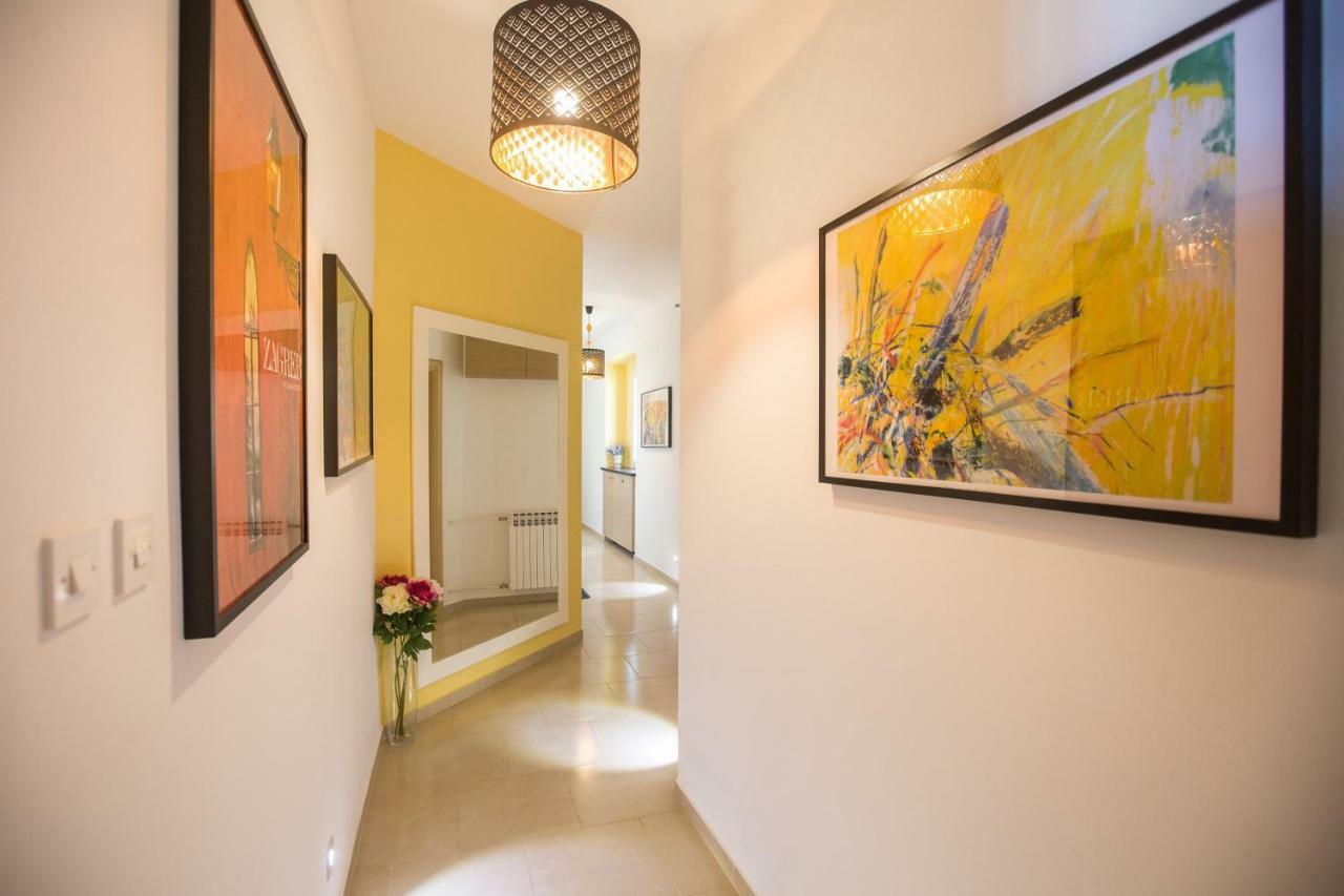 Angela Main Street Luxury Oasis & Free Parking Apartment *