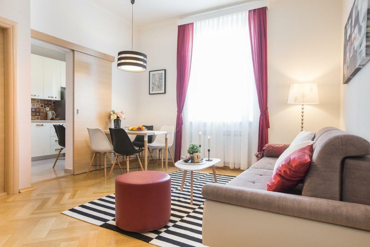 Angela Main Street Luxury Oasis & Free Parking Apartment Zagreb