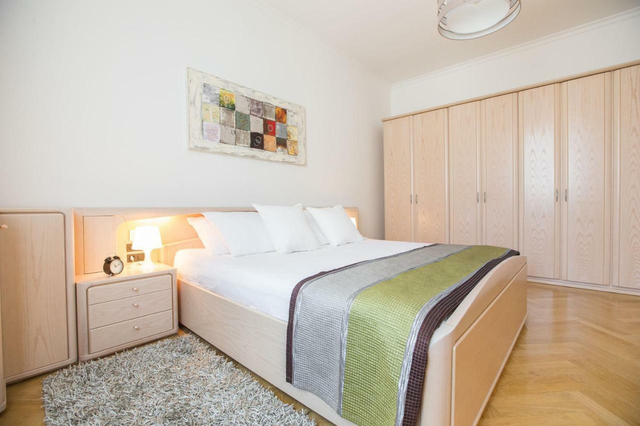 Angela Main Street Luxury Oasis & Free Parking Apartment Zagreb